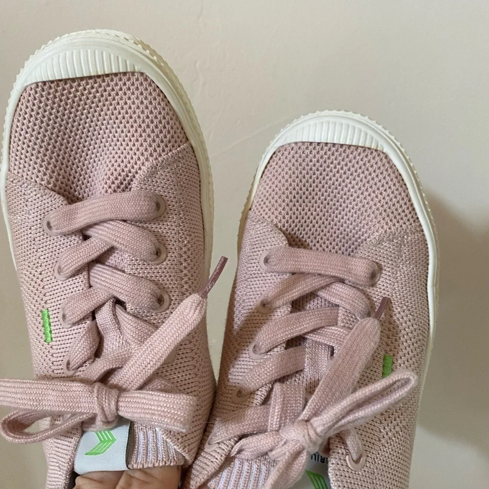 Cariuma IBI Low Top Blush Pink Sneakers Women’s Size 6
